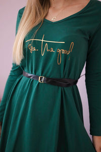 Dress with a decorative belt and an inscription 9160 / – Dark || green цвет / color | Lexline Fashion