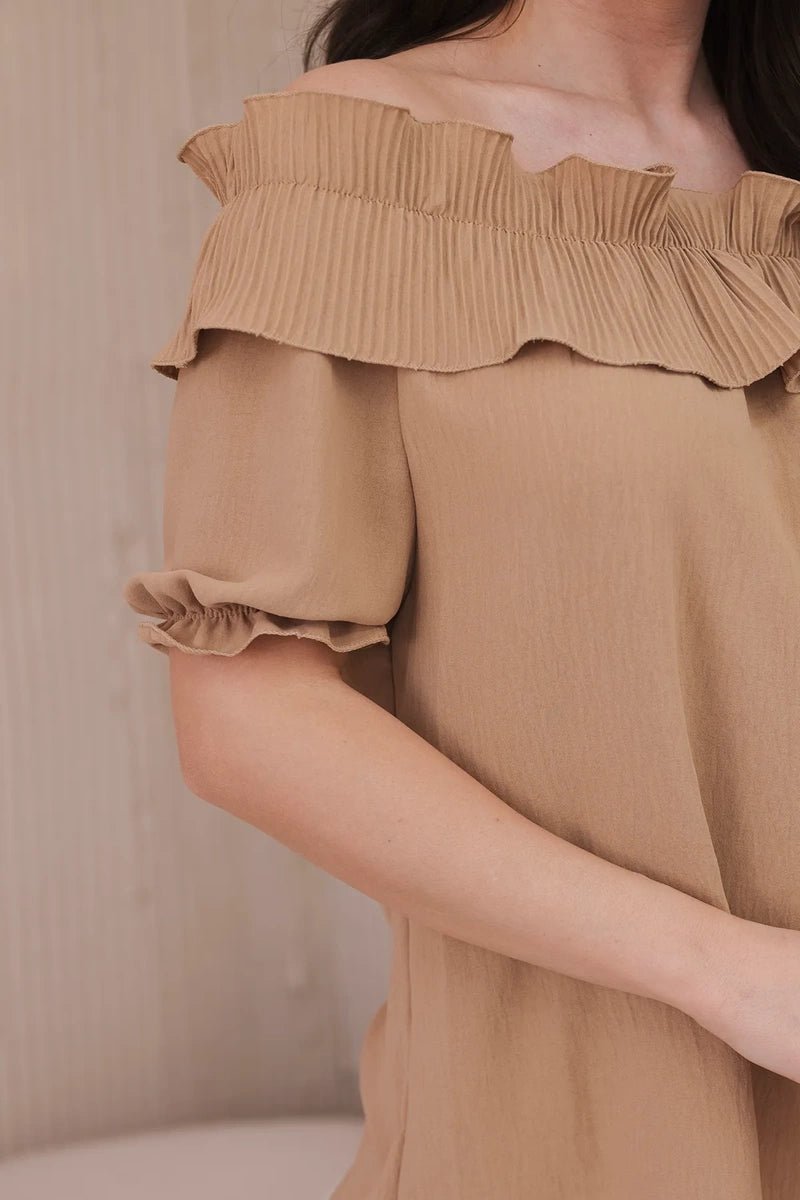 Spanish blouse with a decorative frill IT - 28 / – Camel цвет / color | Lexline Fashion