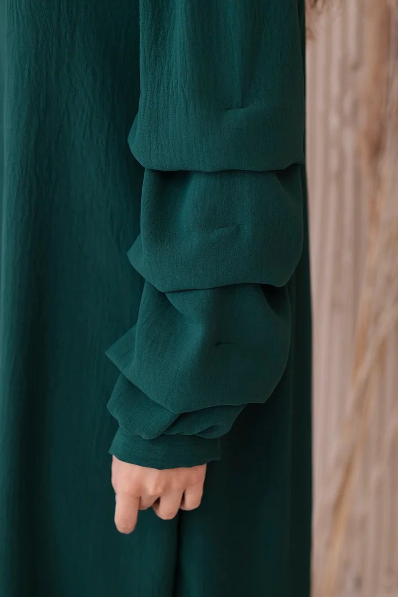 Spanish dress with decorative sleeves IT - 19 / – Dark || green цвет / color | Lexline Fashion