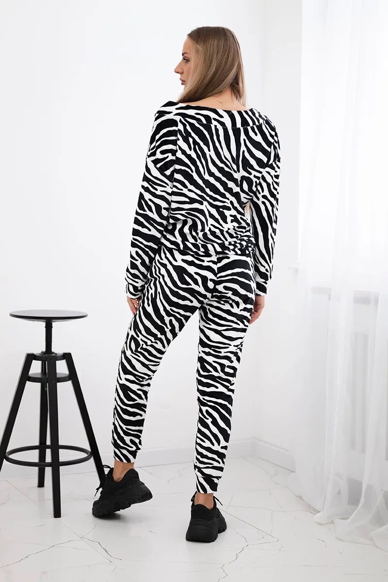 Velour set of Sweatshirt and Pants 9406 / – Black || White цвет / color | Lexline Fashion