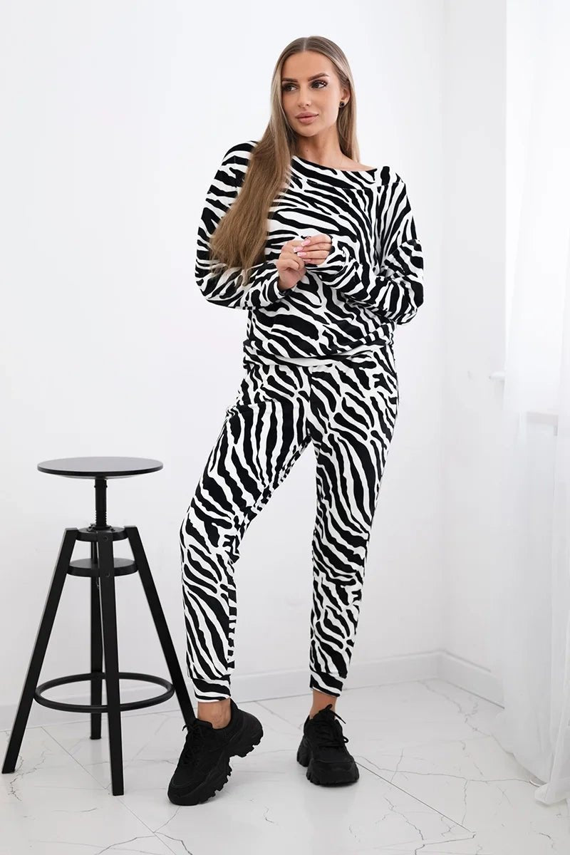 Velour set of Sweatshirt and Pants 9406 / – Black || White цвет / color | Lexline Fashion