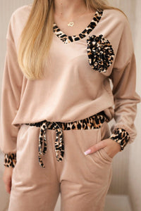 Velour set with a decorative brooch ART9130 / – Dark || beige цвет / color | Lexline Fashion