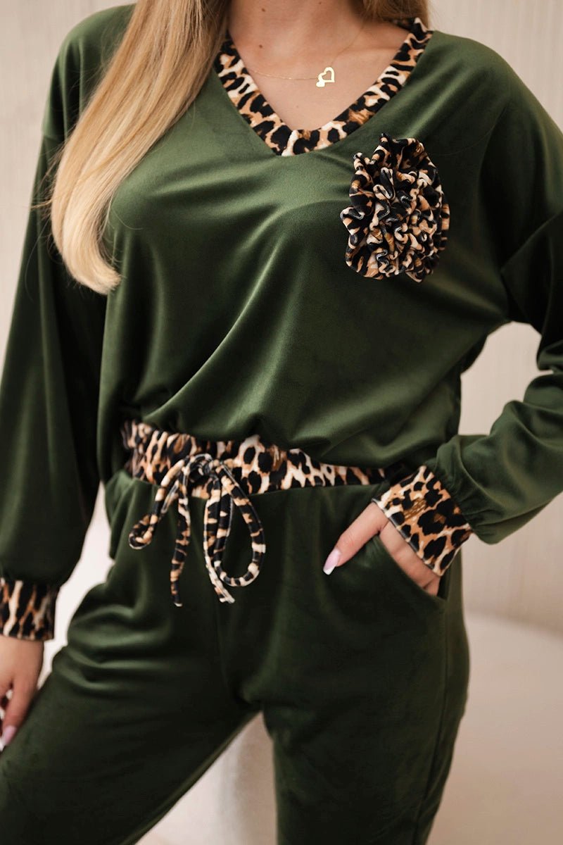 Velour set with a decorative brooch ART9130 / – Khaki цвет / color | Lexline Fashion