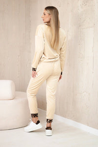 Velour set with a decorative brooch ART9130 / – Light || Beige цвет / color | Lexline Fashion